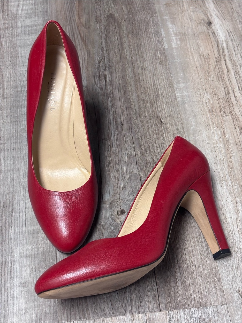 Lumiani Red Italian Leather Classic Round Toe Pumps - Picture 8 of 8